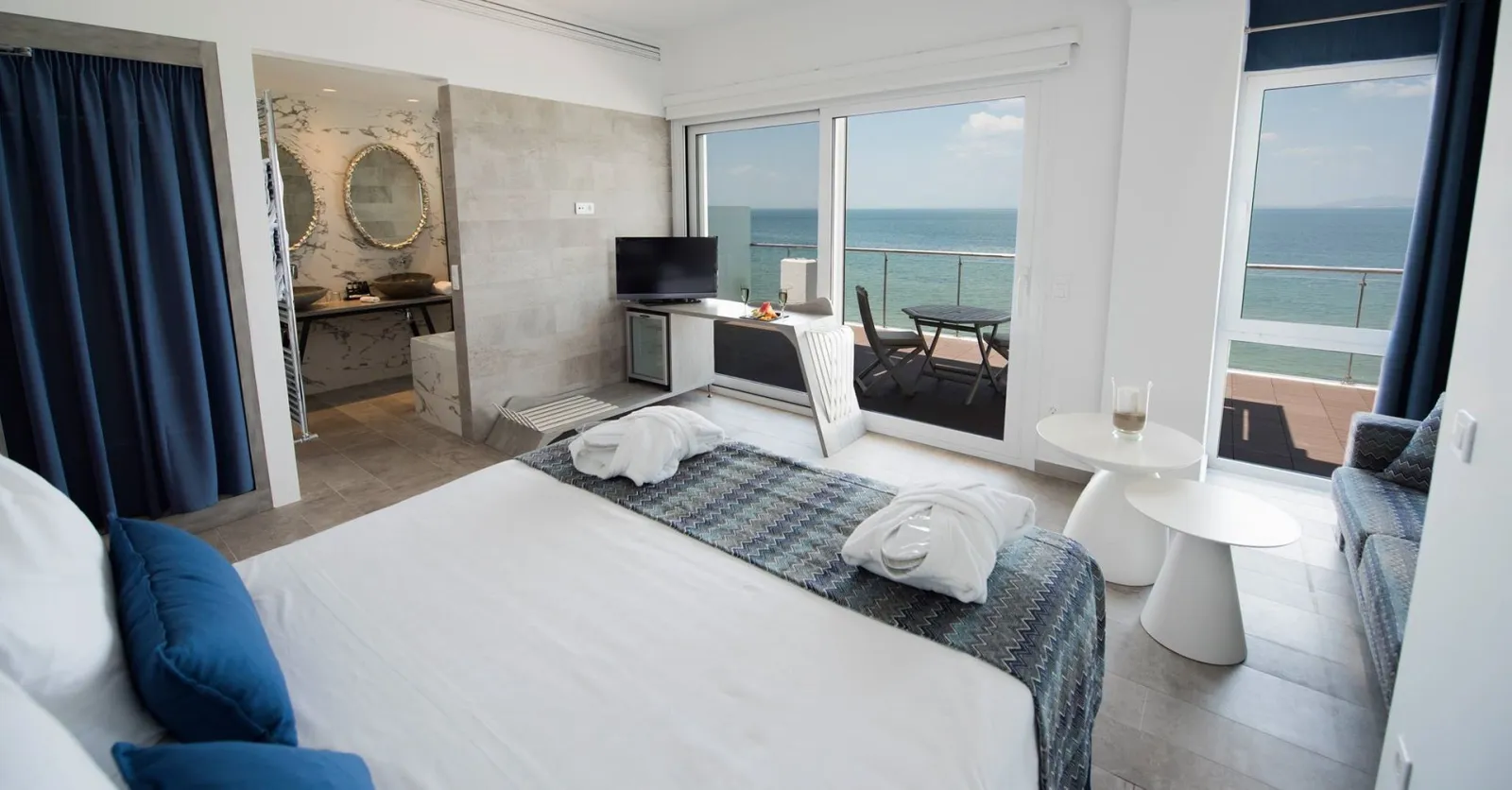 AEOLUS suite COCO-MAT with panoramic sea view