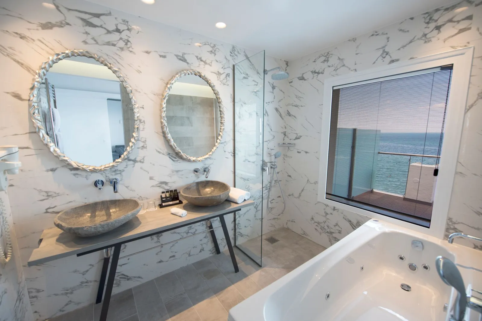 AEOLUS suite COCO-MAT with panoramic sea view