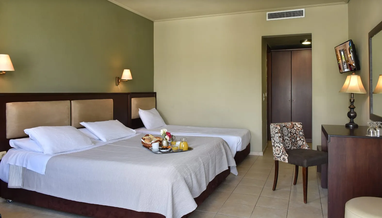 Triple room