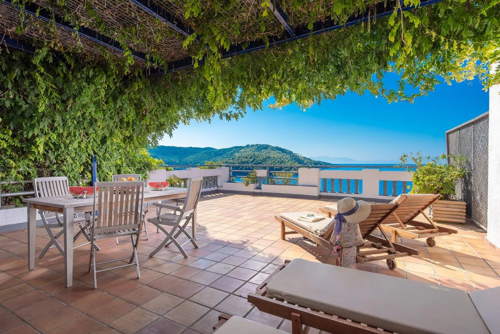 Panoramic Full Sea View Quadruple Room 30m²