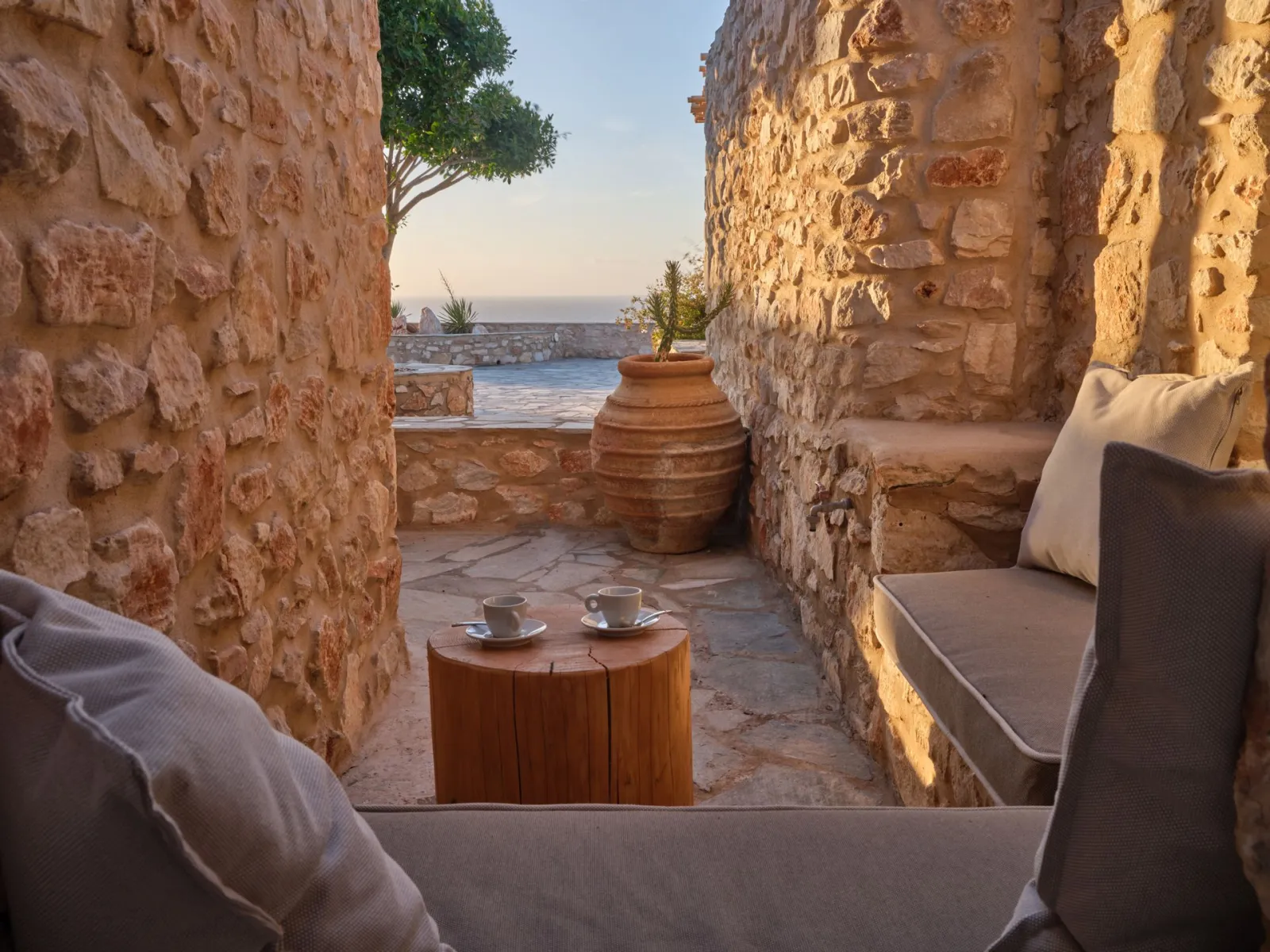 Cave Senior Suite Sea View