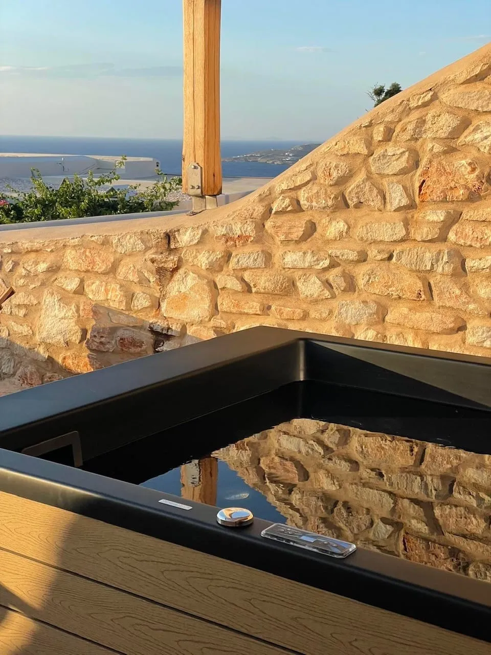 Cave Suite Sea View Outdoor Hot Tub