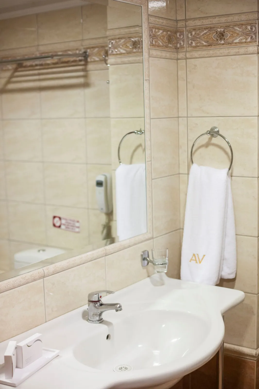 Economy Double room with window (semi-basement floor)