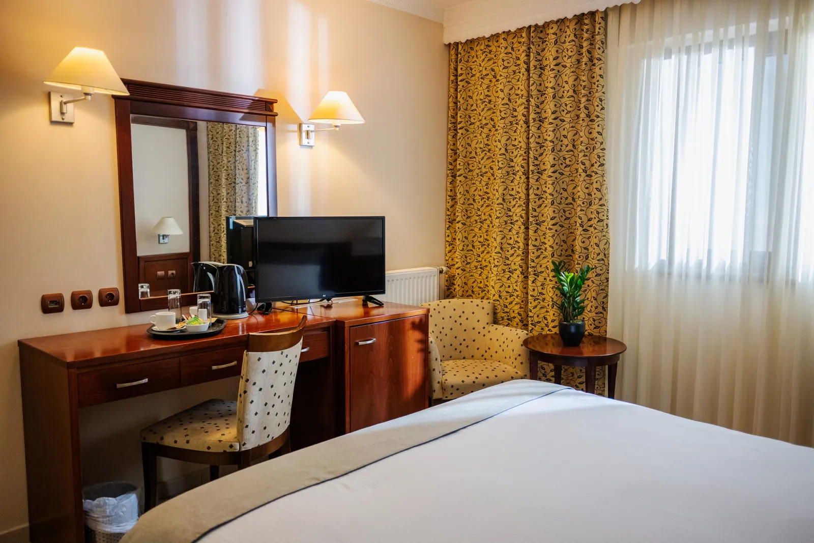 Economy Double room with window (semi-basement floor)