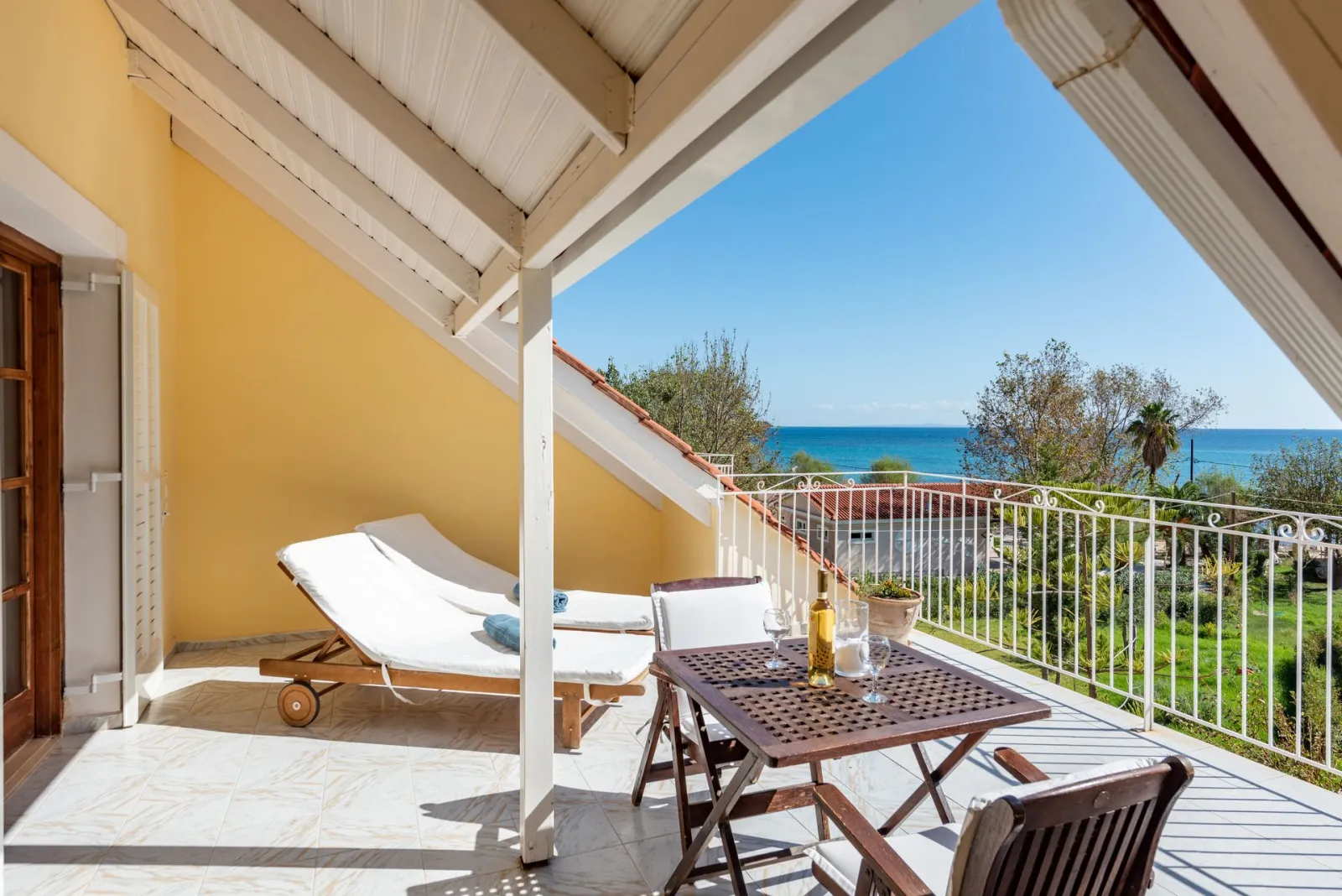 Superior Apartment-split level sea view
