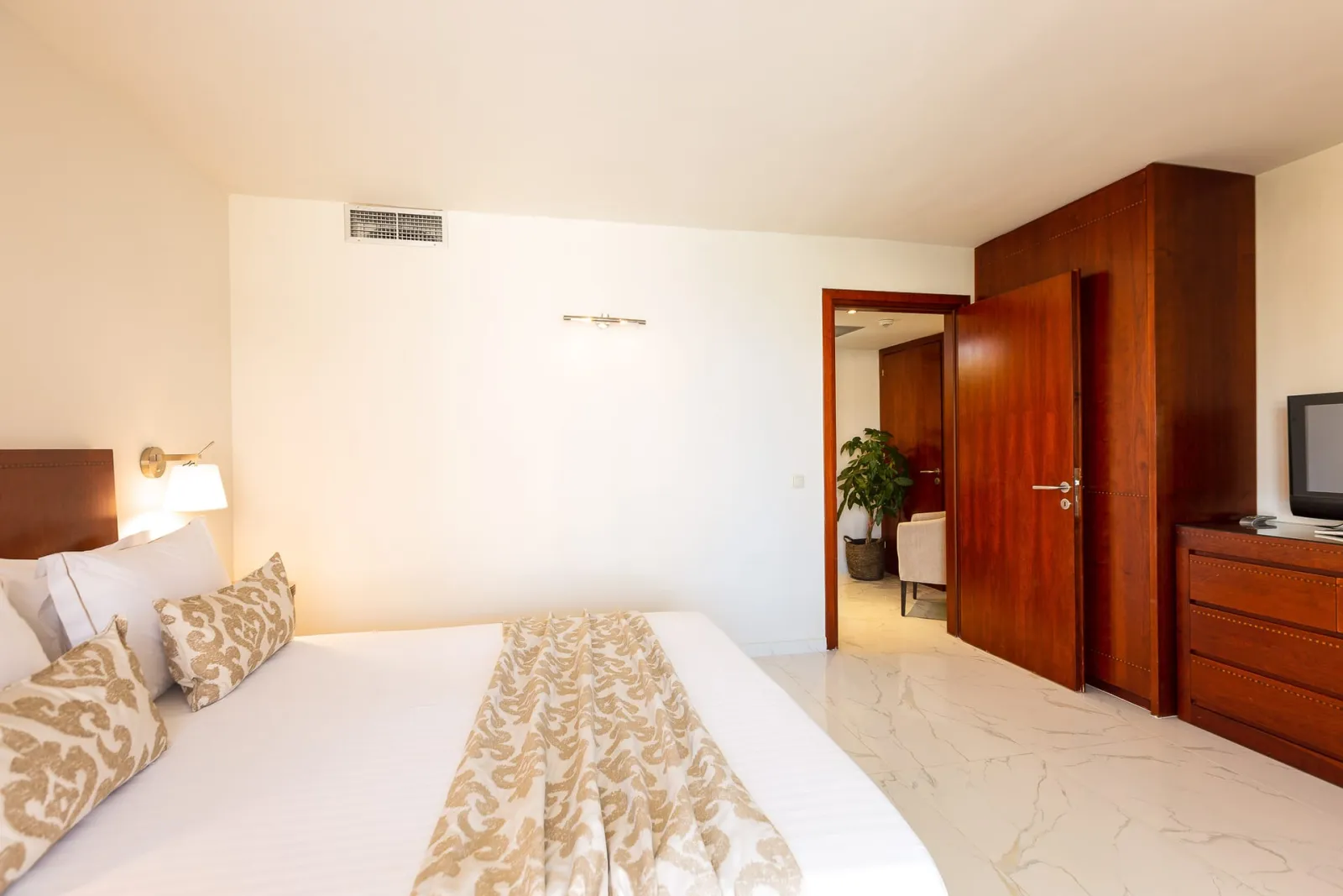Premium Family Suite with Outdoor Jetted Tub
