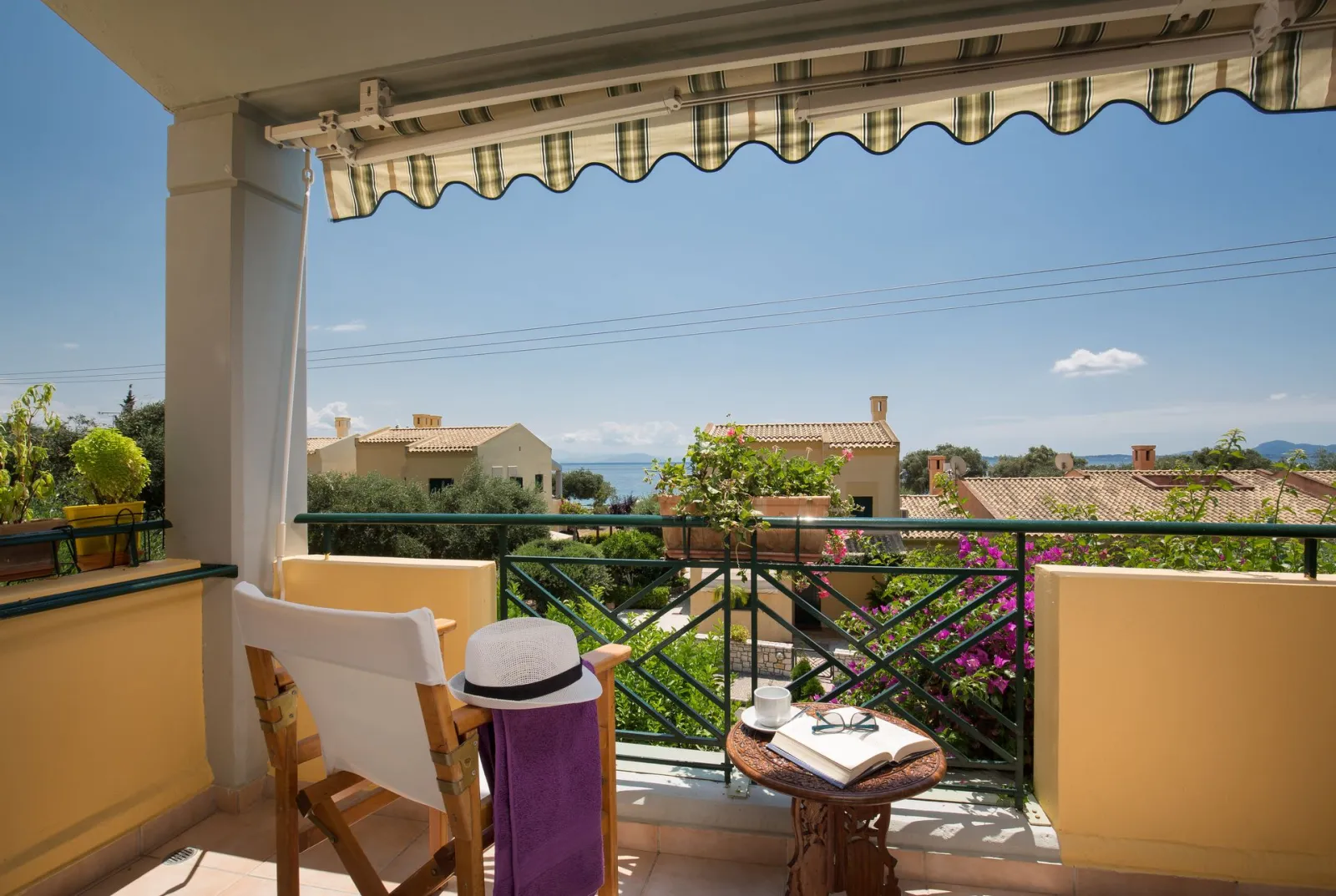 One Bedroom Apartment Sea View