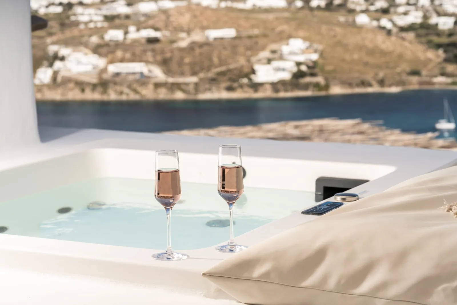 Deluxe Suite with Hot Tub and Sea View