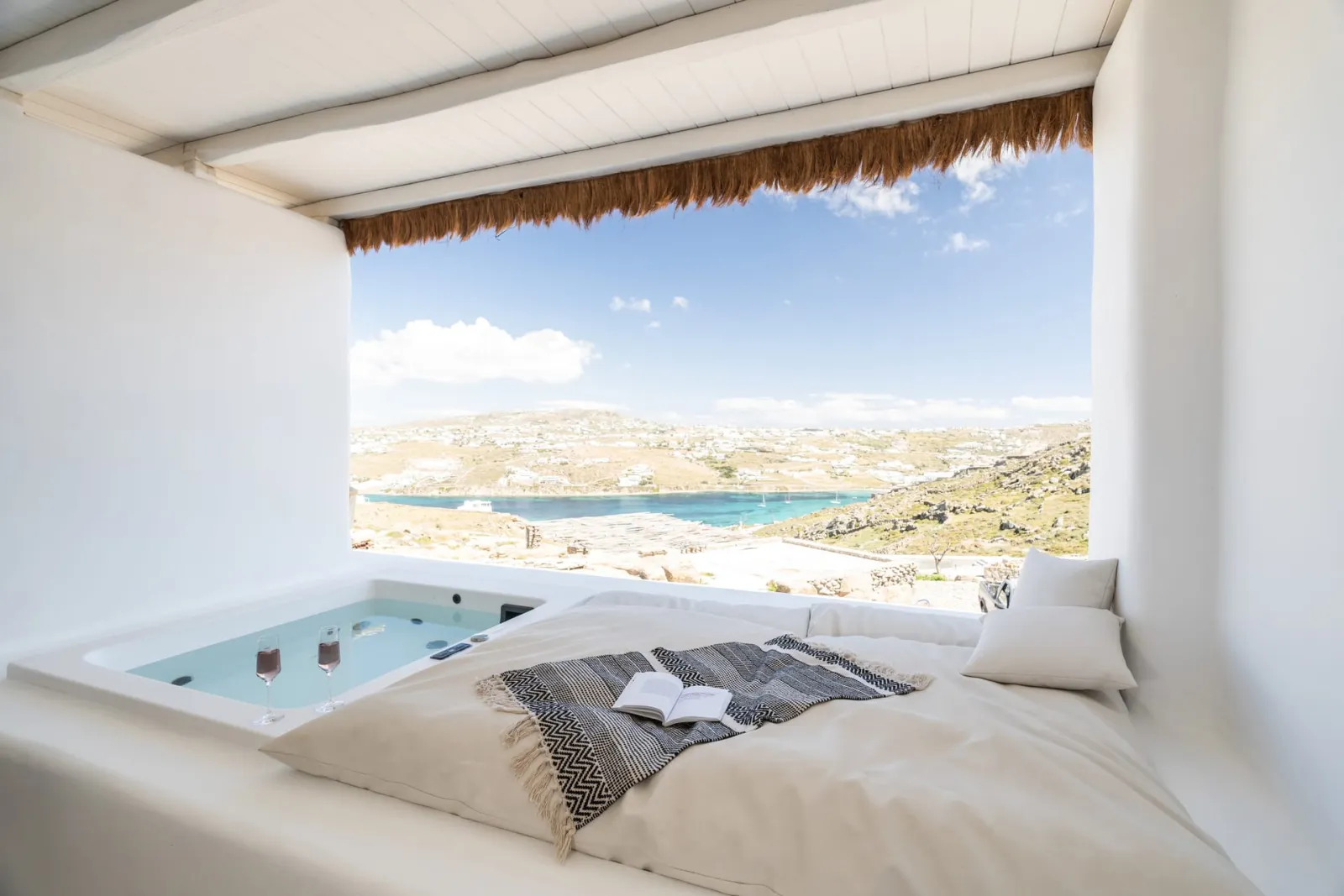Deluxe Suite with Hot Tub and Sea View