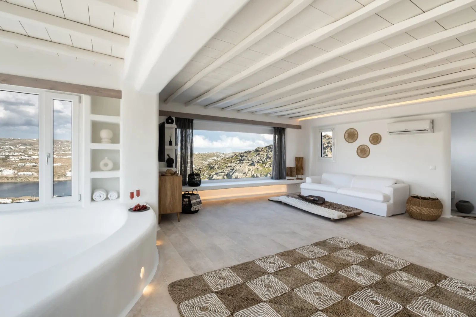 Queen Suite with Wide Sea View