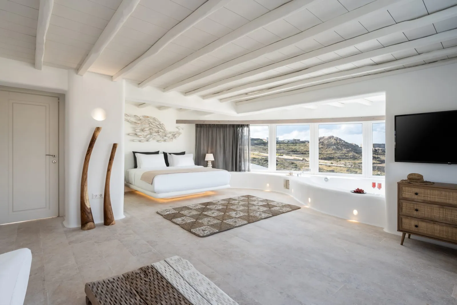 Queen Suite with Wide Sea View
