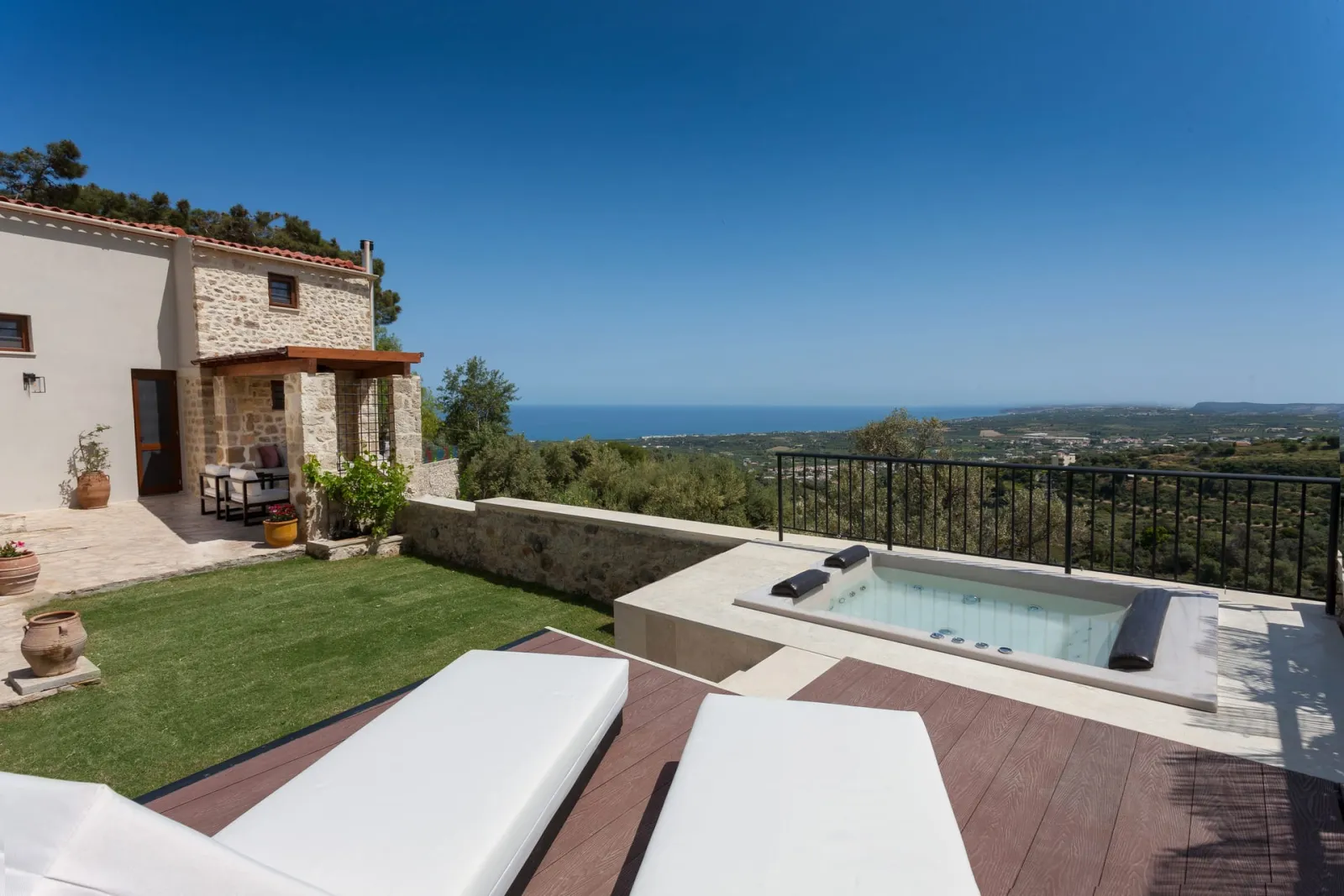 3 Bedroom | Ali Vafi's Villa with Jacuzzi &amp; Plunge Pool | Maroulas | Rethymno