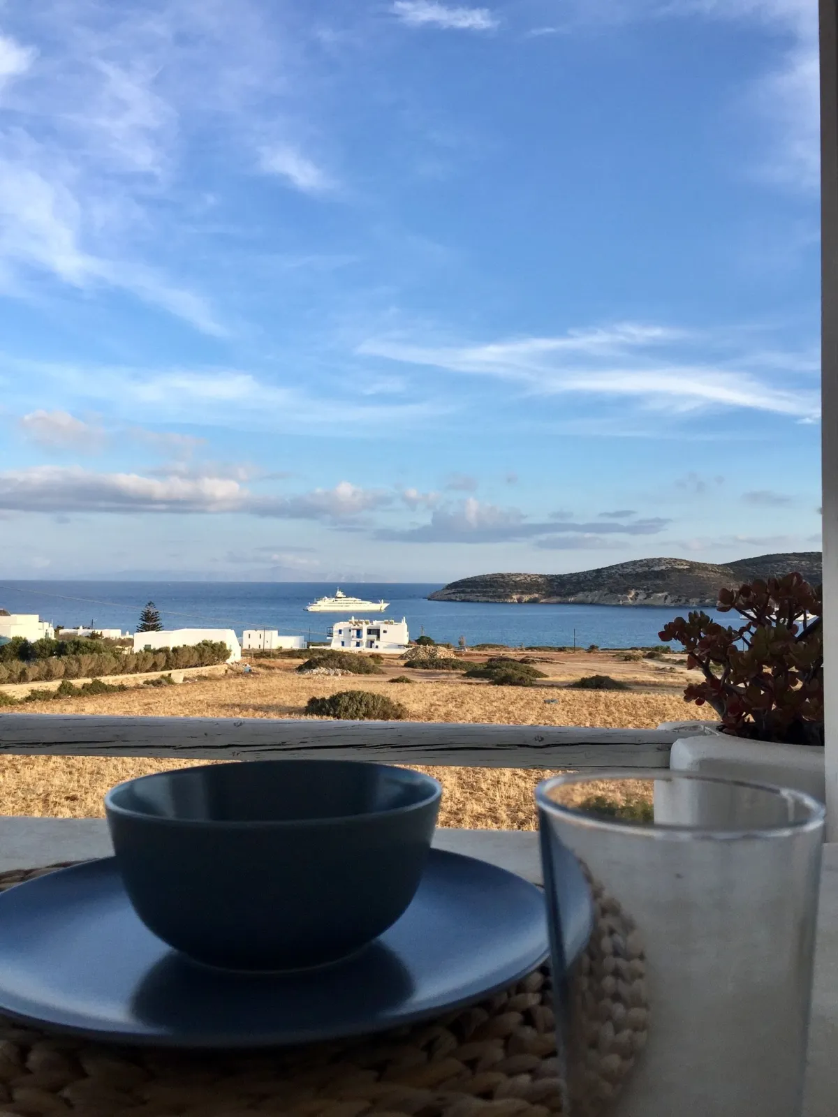 Island White - Sunrise apartment