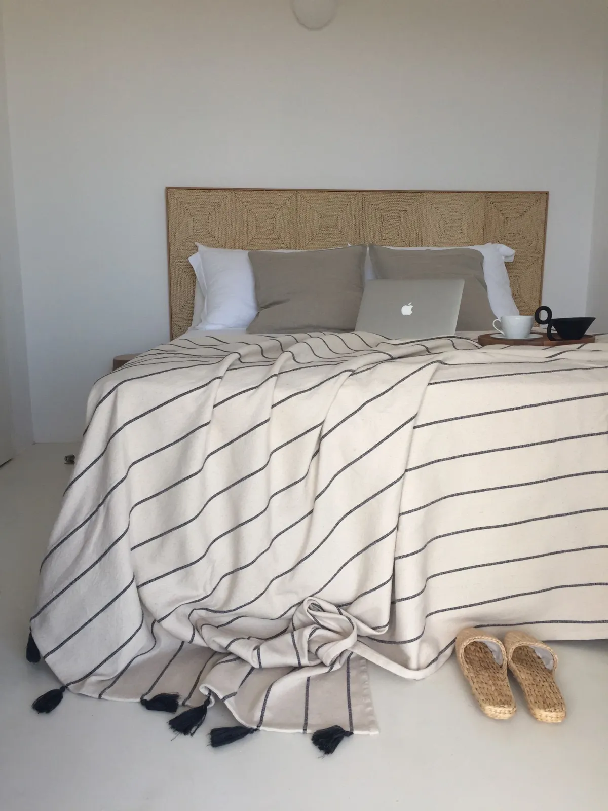 Island White - Sunrise apartment