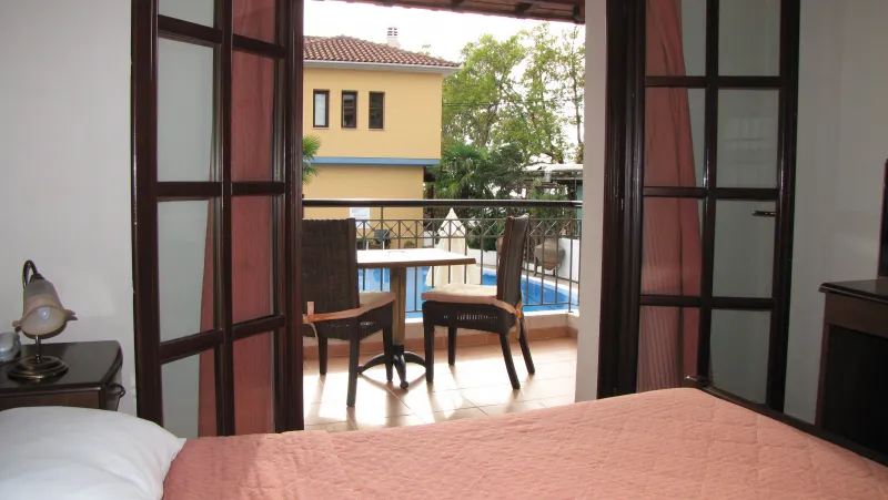 Triple studio pool view #6/9