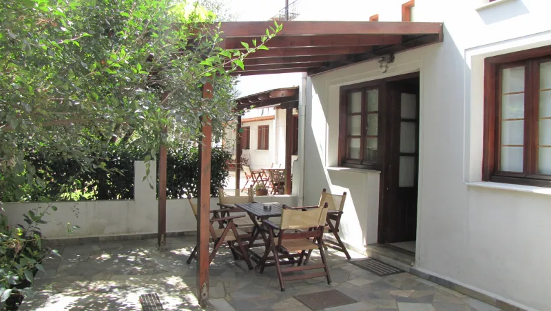 Studio with garden view ground floor # 3