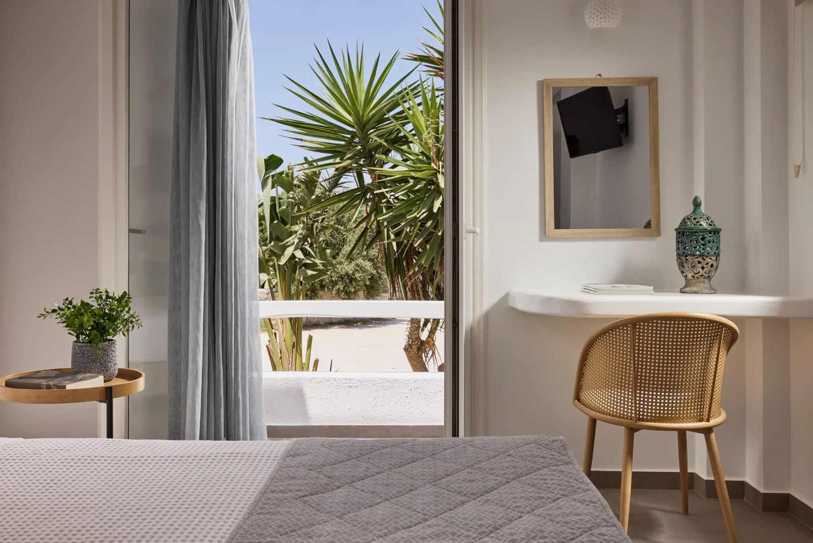 One Bedroom Apartment with Balcony &amp; Sea View