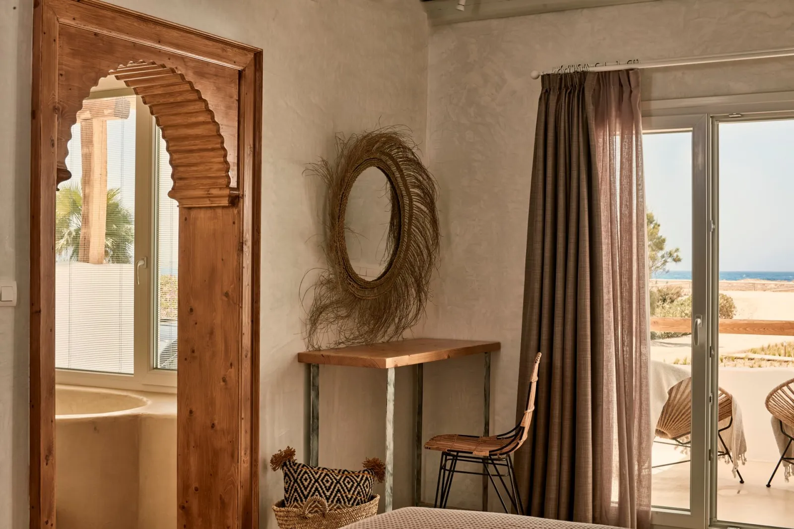 Deluxe Upper Floor Sea View Suite with Jet Tub