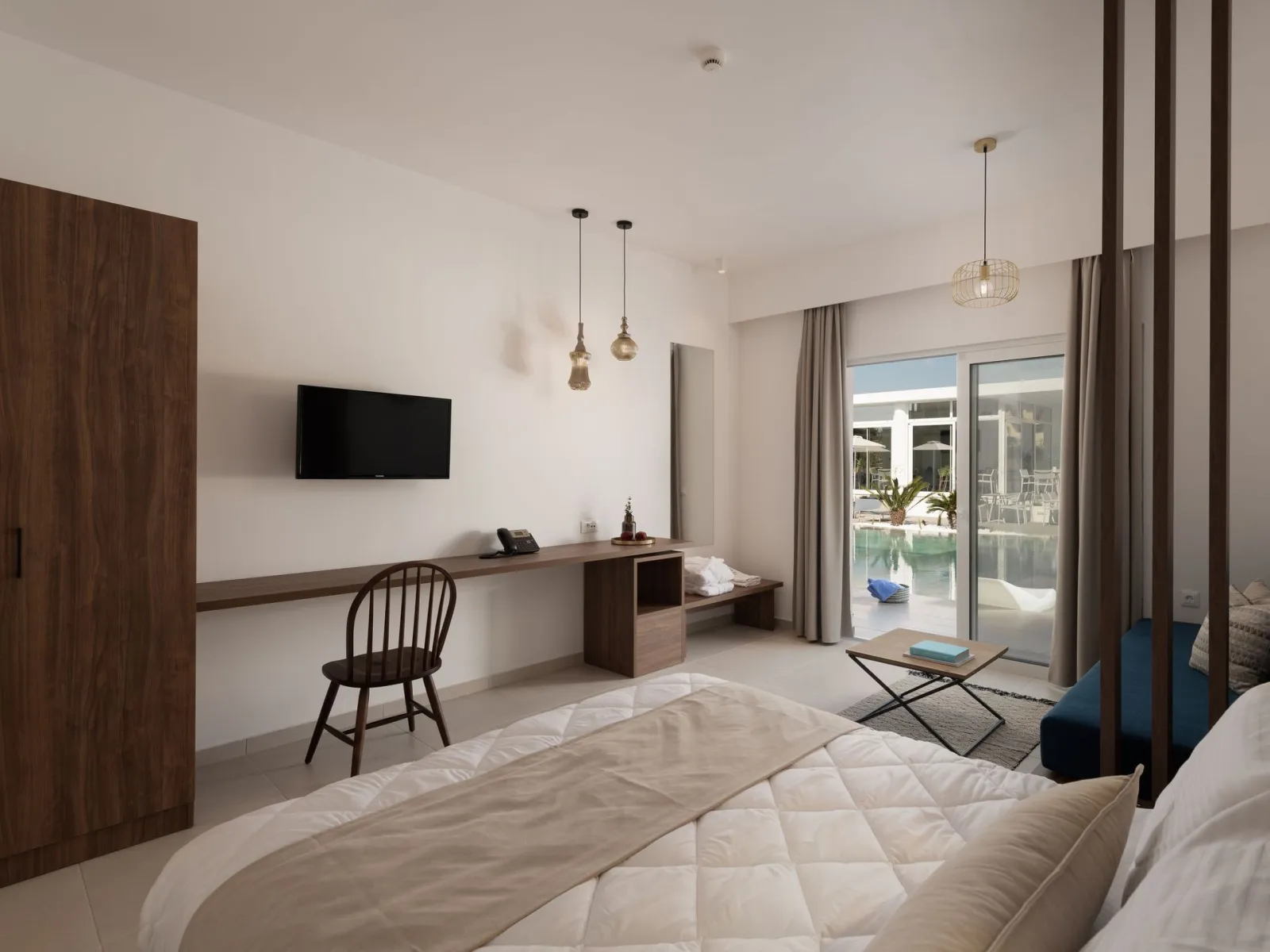 Swim Up Suite