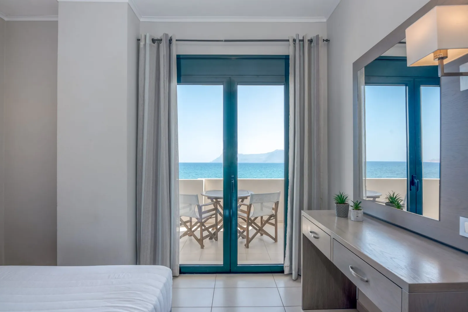 Superior Sea Front Studio