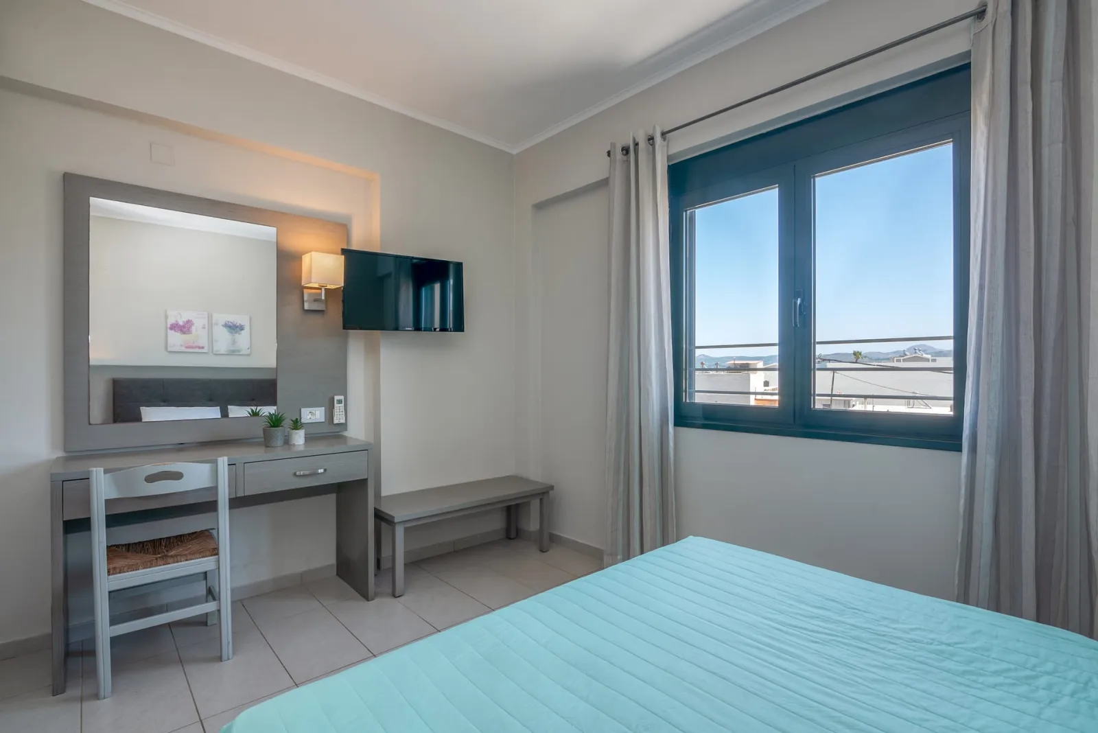 One Bedroom Apartment with Sea View