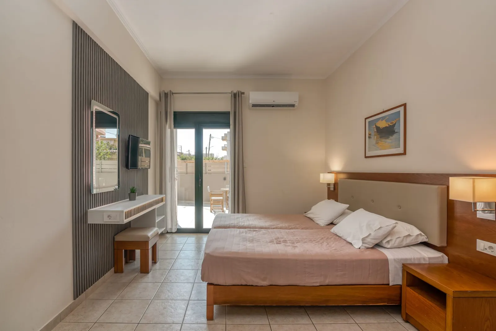 Deluxe Studio with Outdoor Jacuzzi on the Ground Floor