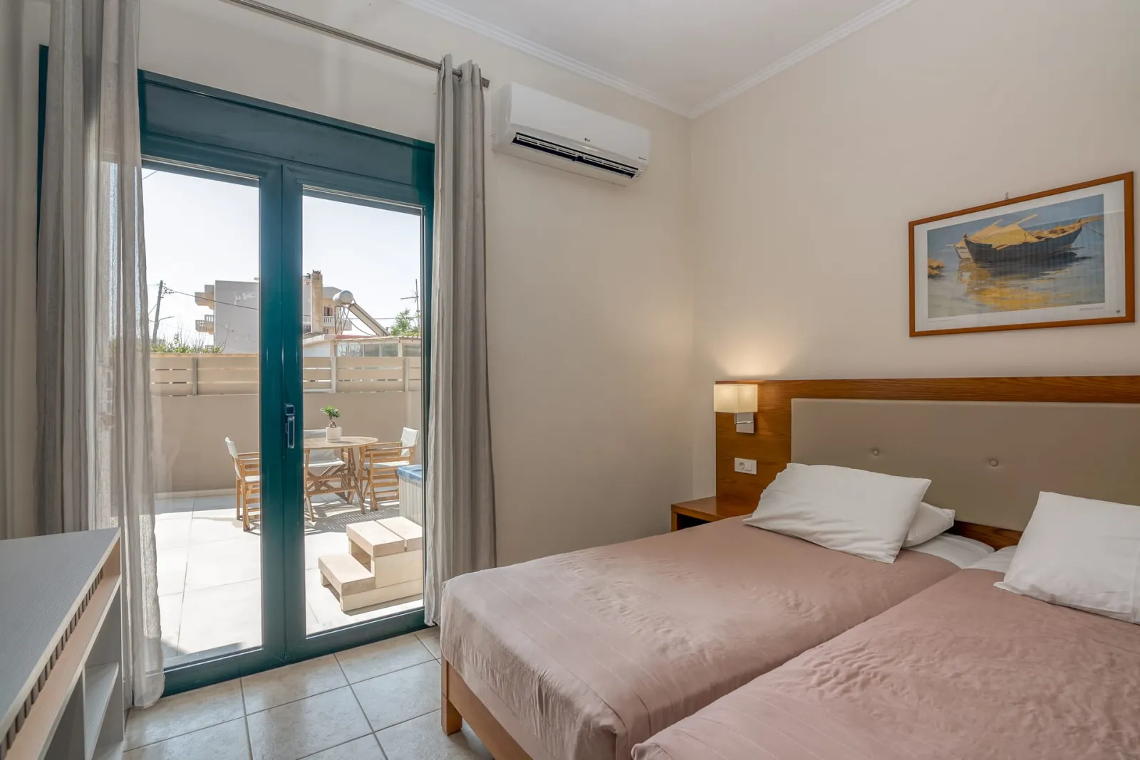 Deluxe Studio with Outdoor Jacuzzi on the Ground Floor