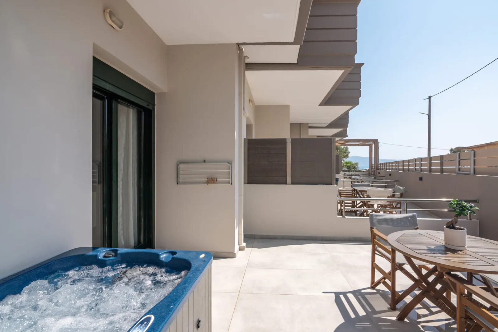 Deluxe Studio with Outdoor Jacuzzi on the Ground Floor