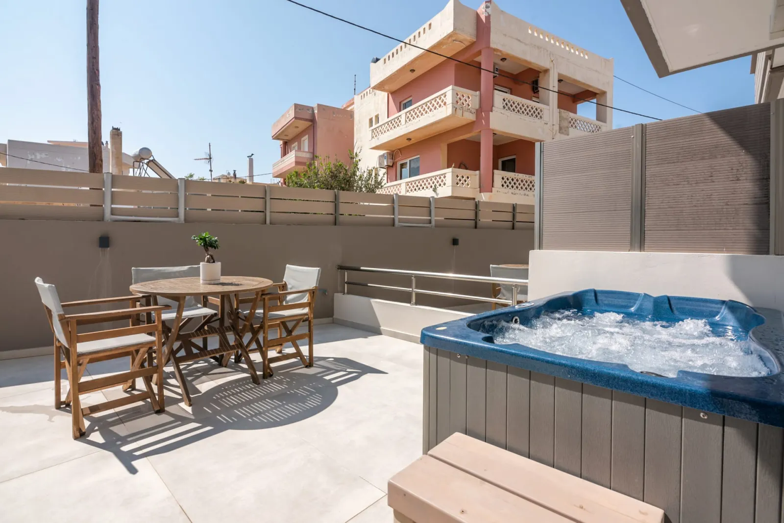 Deluxe Studio with Outdoor Jacuzzi on the Ground Floor