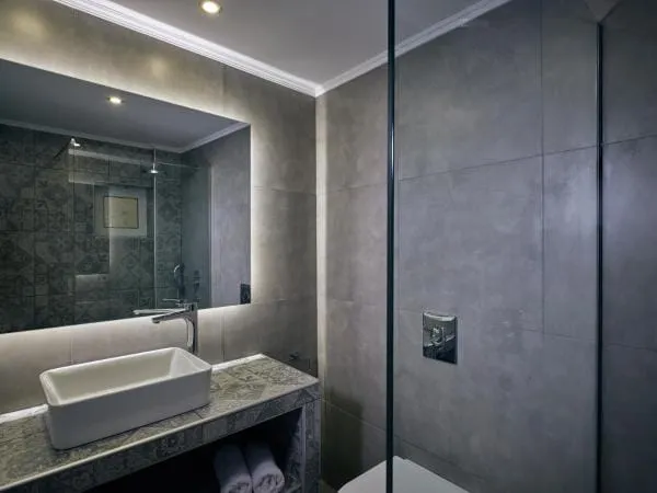 Junior Suite (Up To 2 Pax)