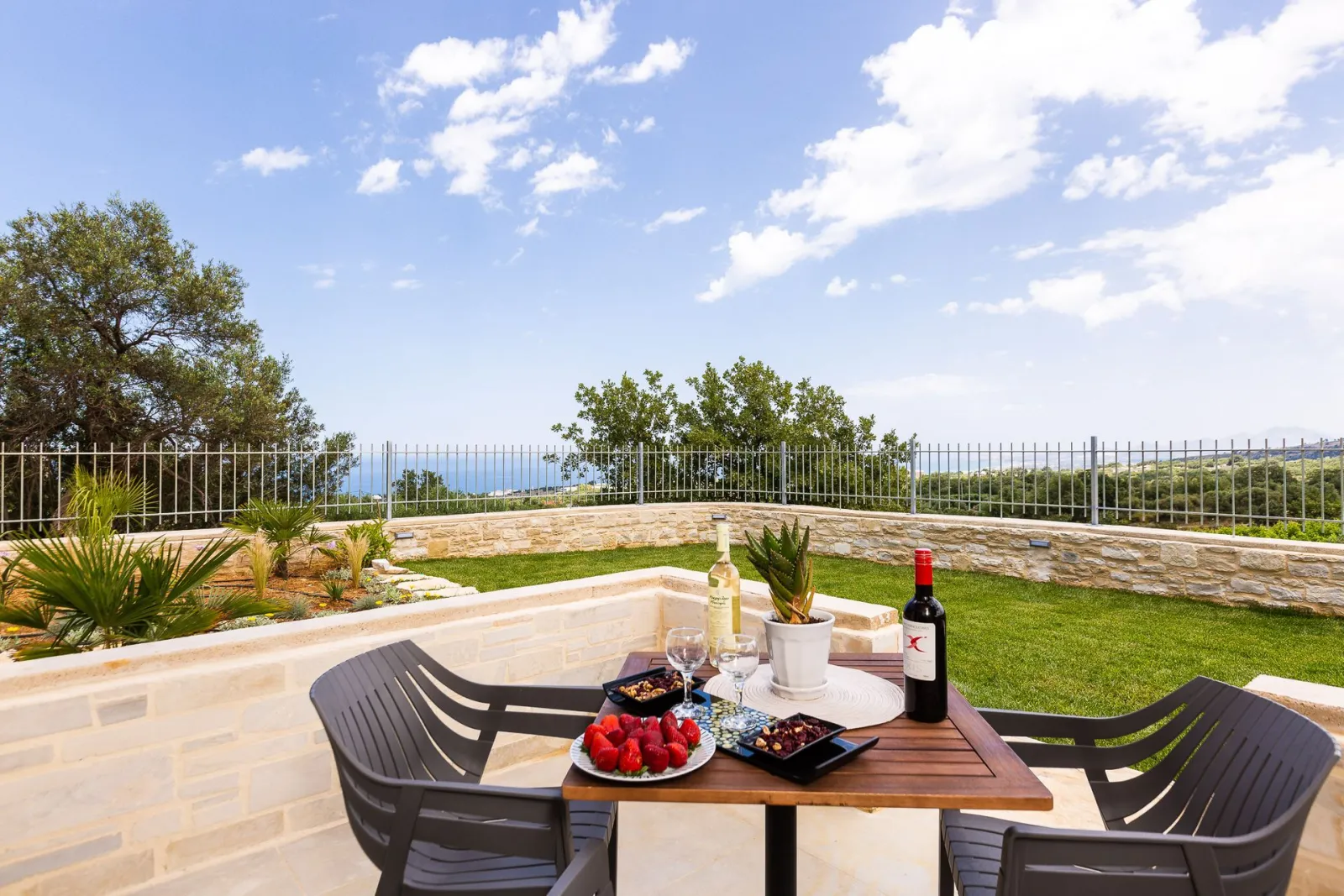 One Bedroom Apartment with Sea View - Ground Level