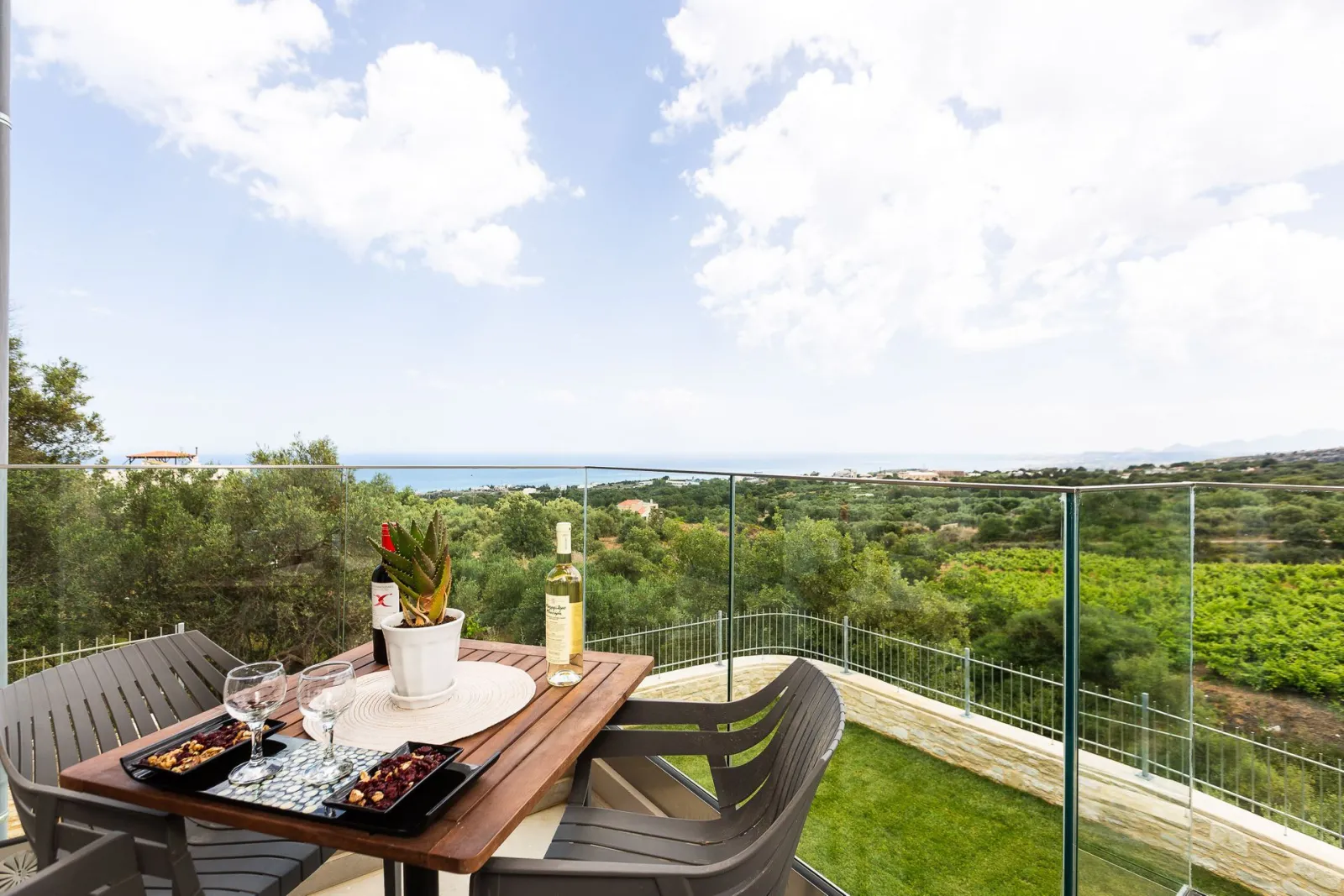 One Bedroom Apartment with Sea View