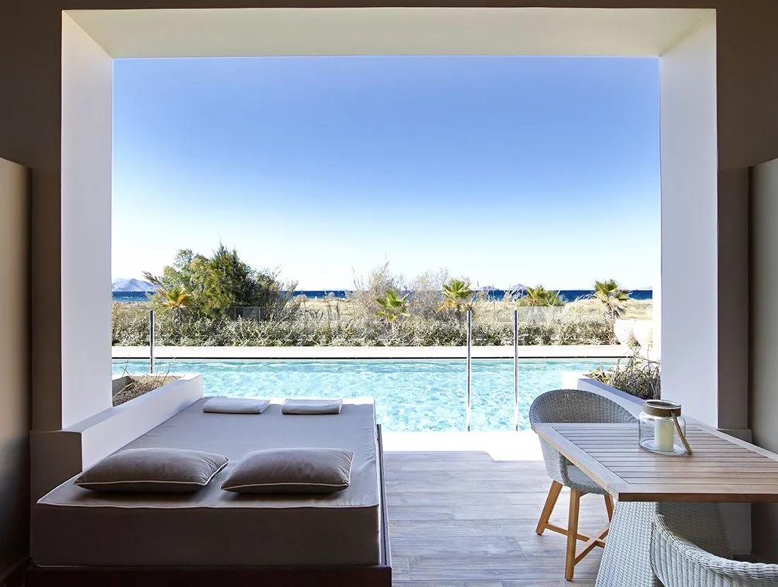 Junior Suite with Shared Pool