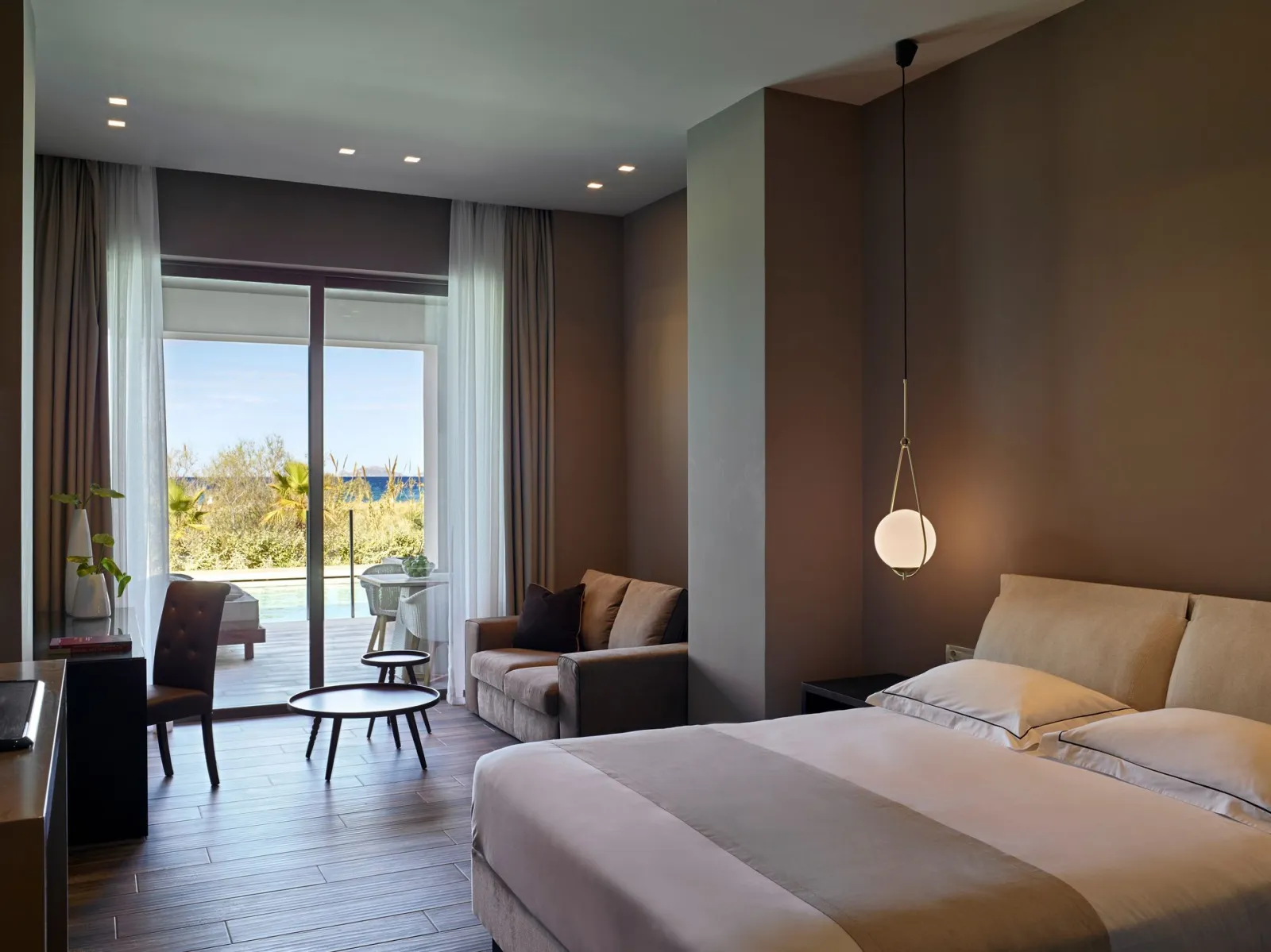 Junior Suite with Shared Pool