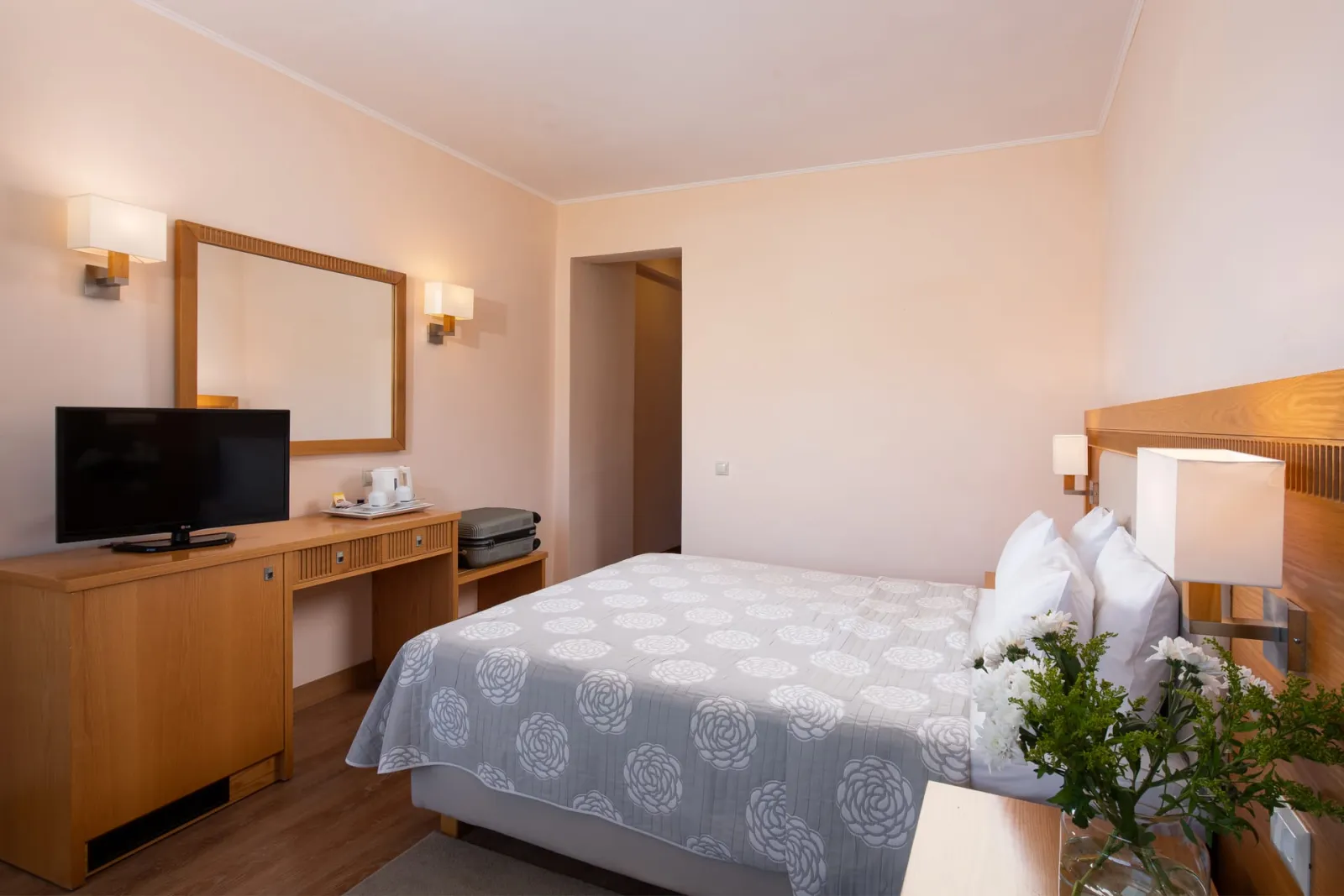 Standard Single Room with Land View