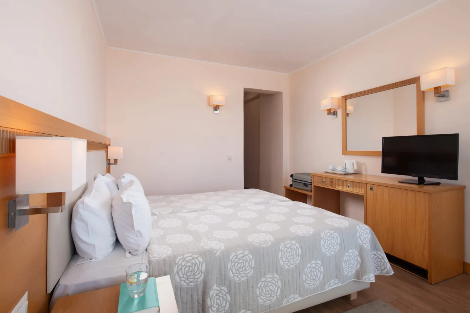 Double/Twin Room with Sea View