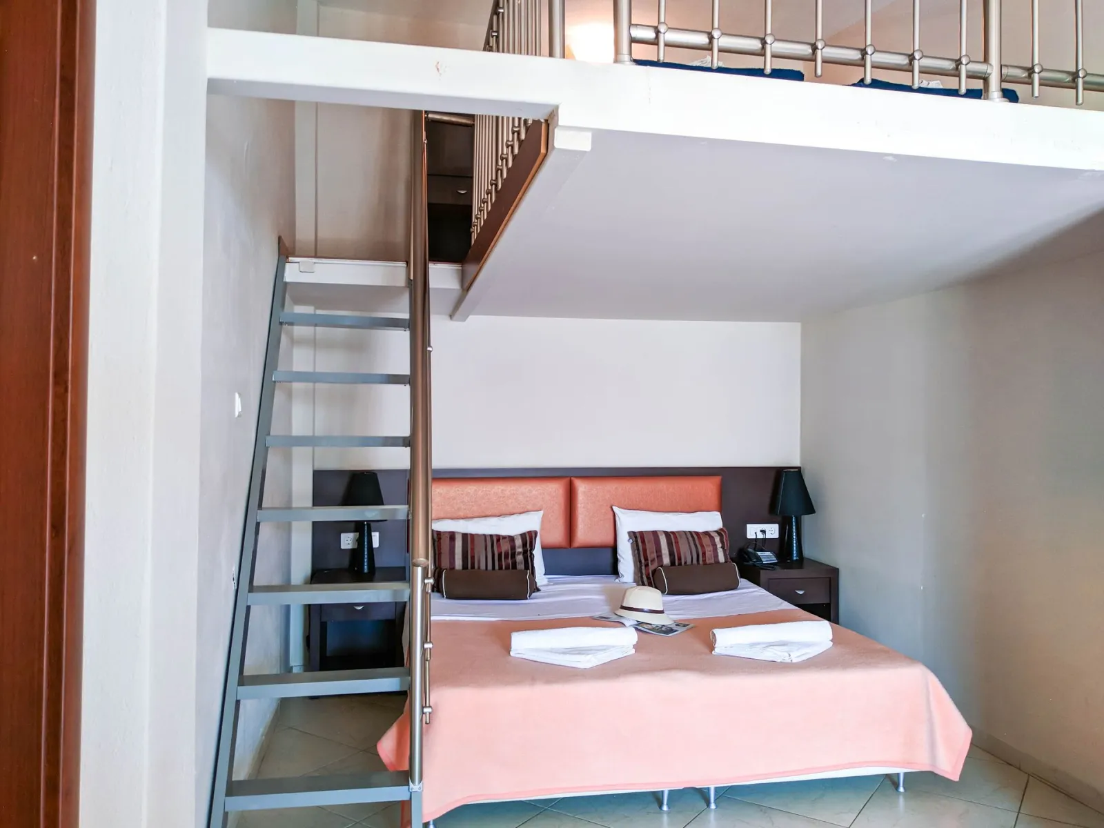 Αpartment Suite for 6 Persons With Kitchen