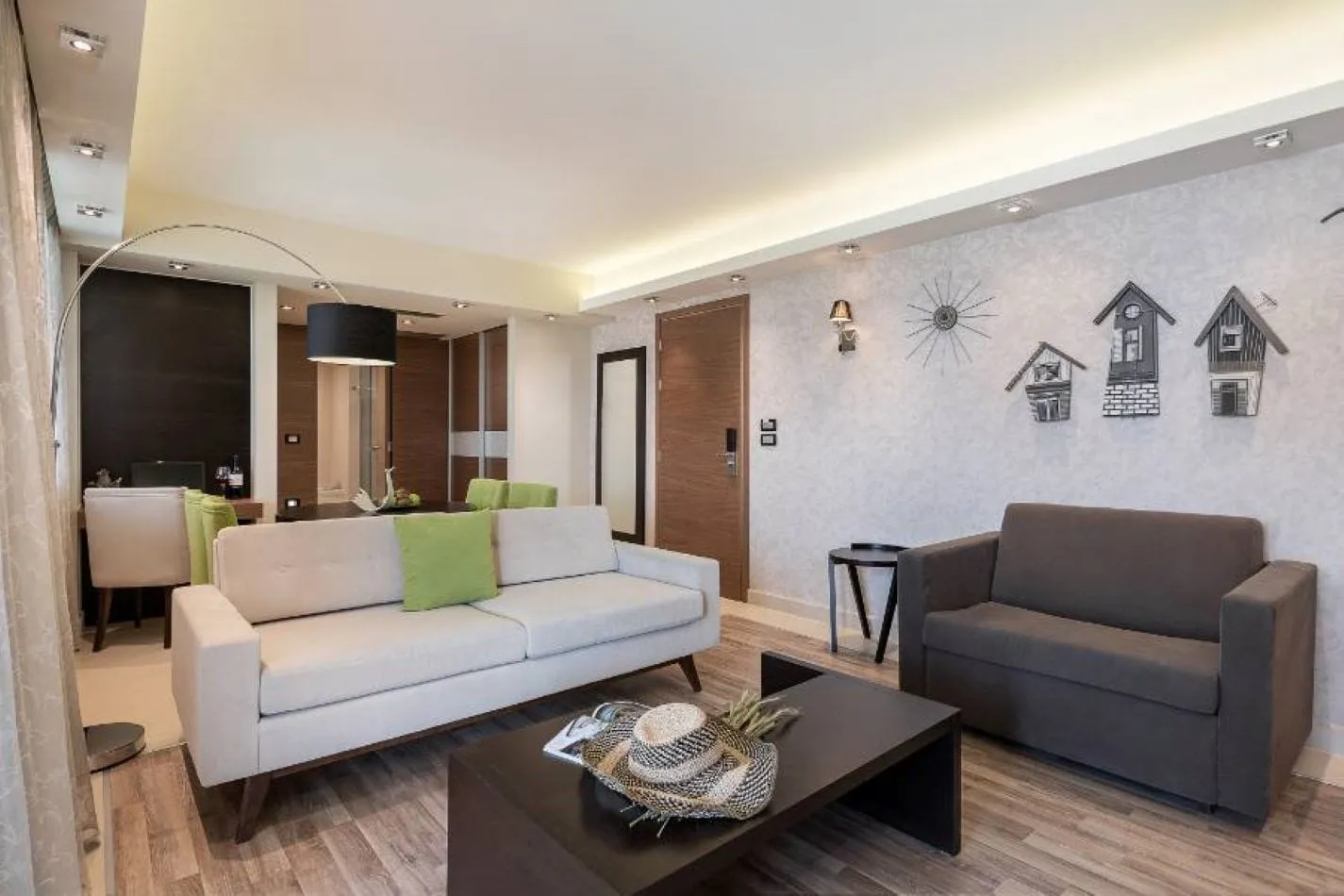 Luxury Executive Suite with Private Pool Inland View
