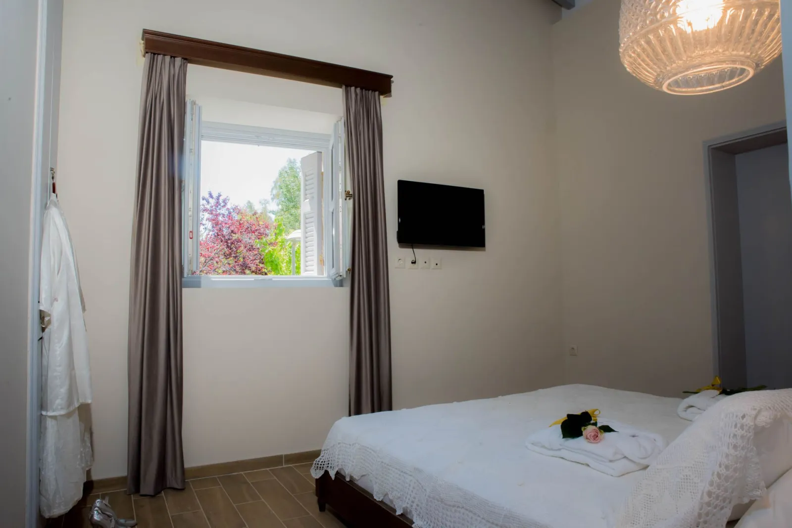 Two-Room Aliki &amp; Giovanni Suite