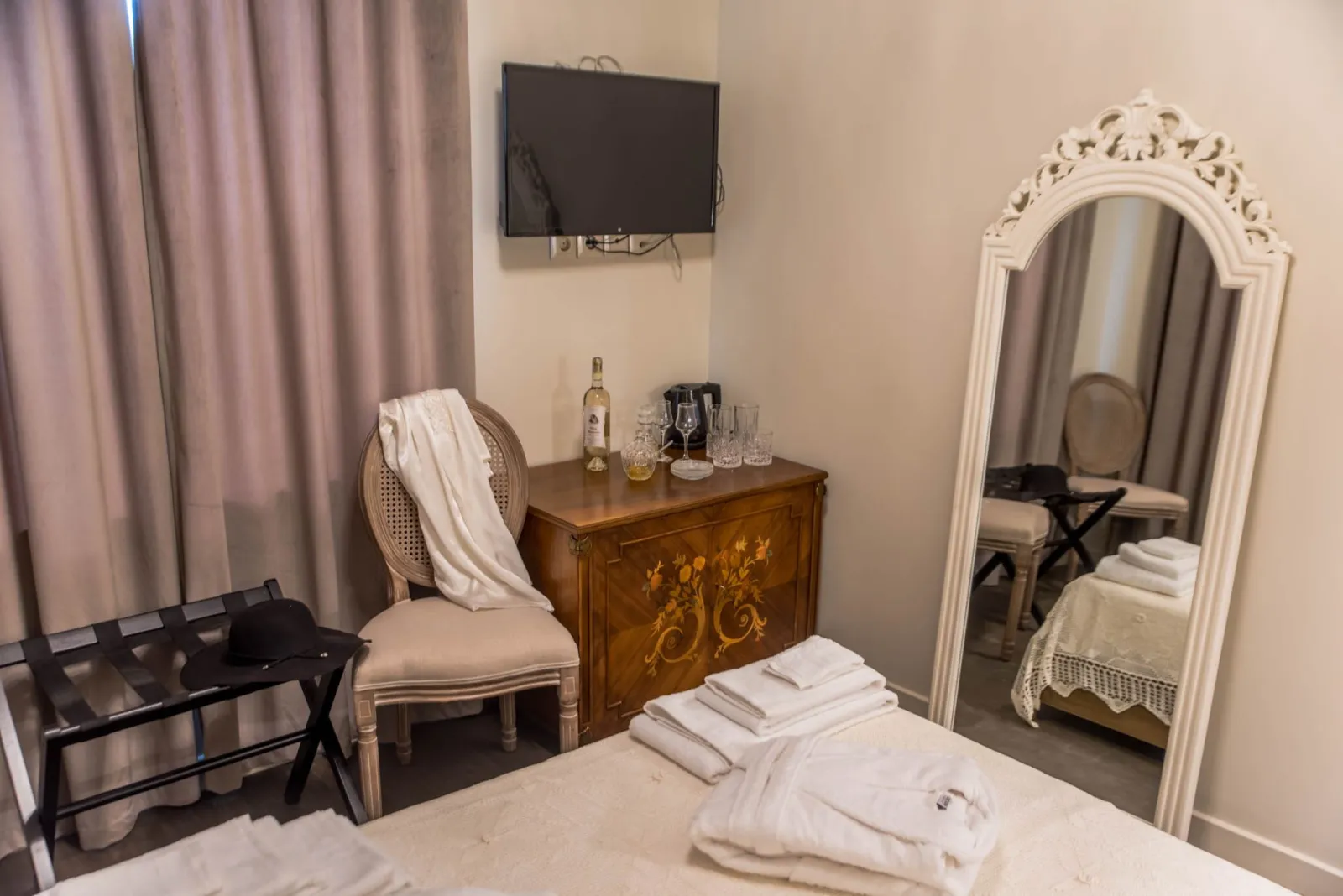 Junior Retreat Suite