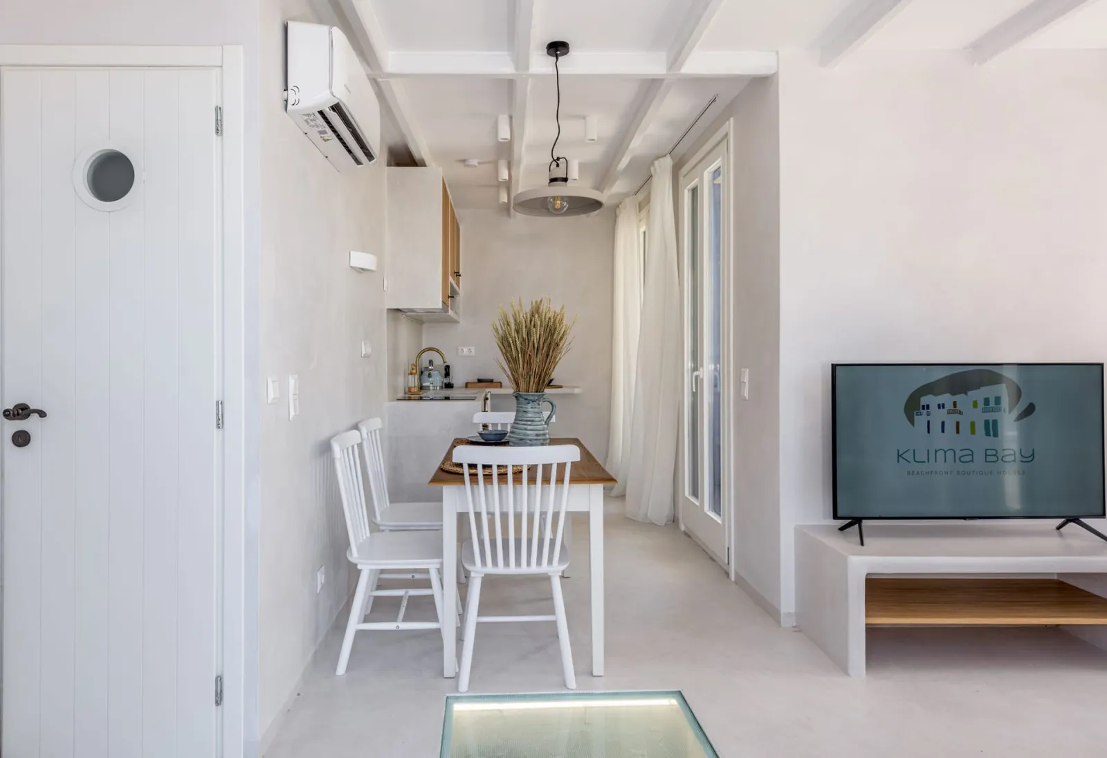 Beachfront Boutique House (BLUE)