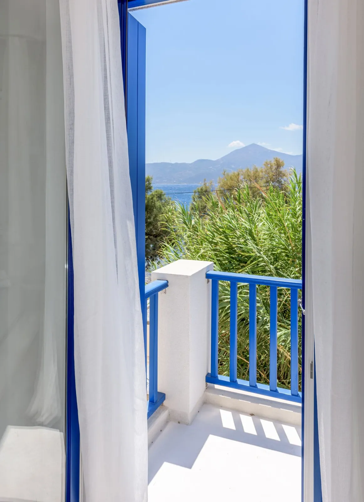 Beachfront Boutique House (BLUE)