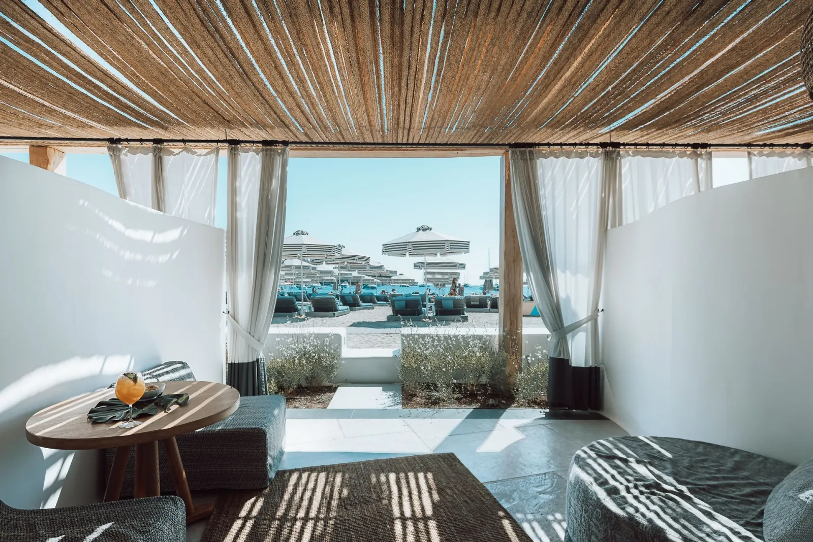 Deluxe Room Beachfront 