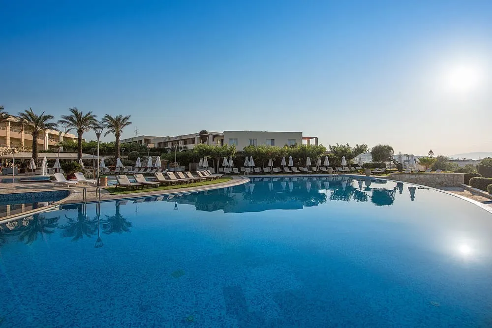 Signature Deluxe Suite with Private Heated Pool &amp; Sea View