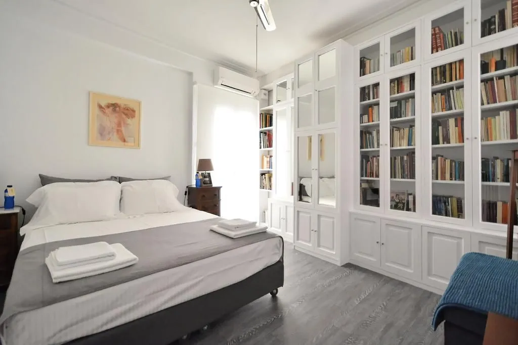 Plaka Elegant Apartment