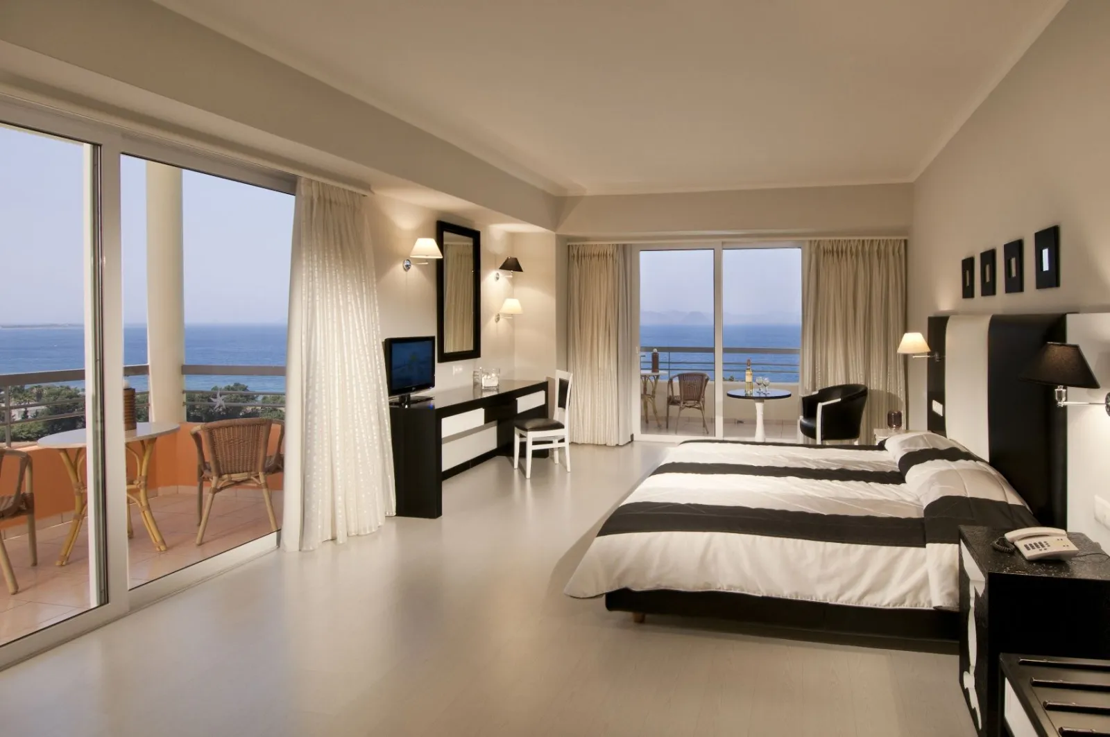 Black & White Prestige Suite