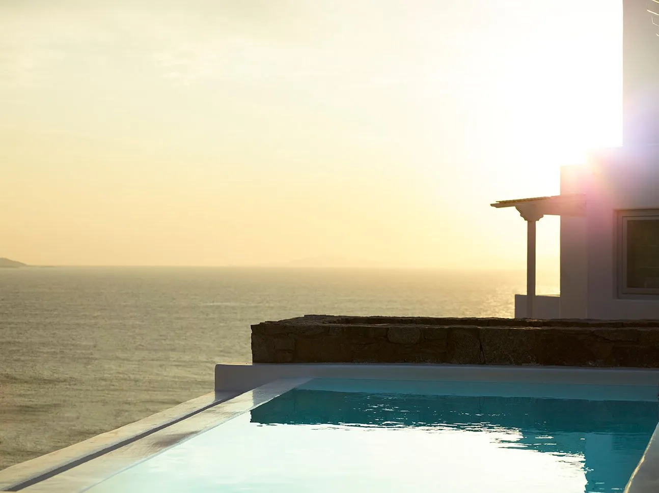 Grand Suite with Private Pool &amp; Panoramic Sunset View - 42 m²
