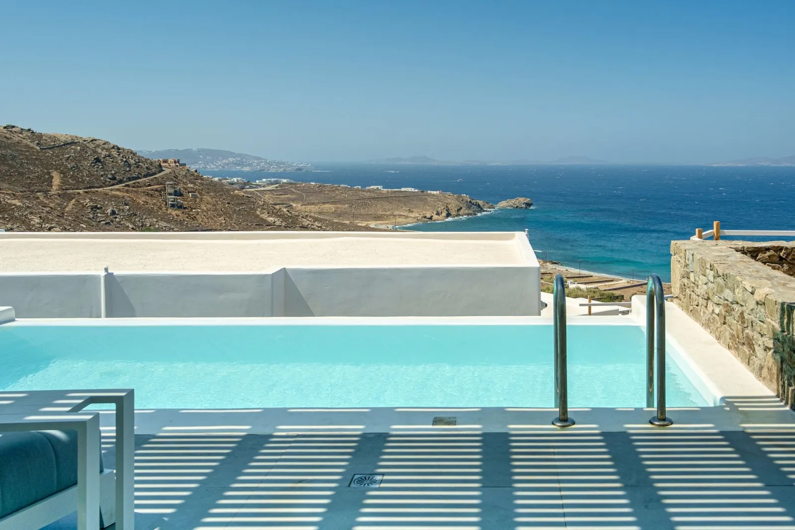 Grand Suite with Private Pool &amp; Panoramic Sunset View - 42 m²