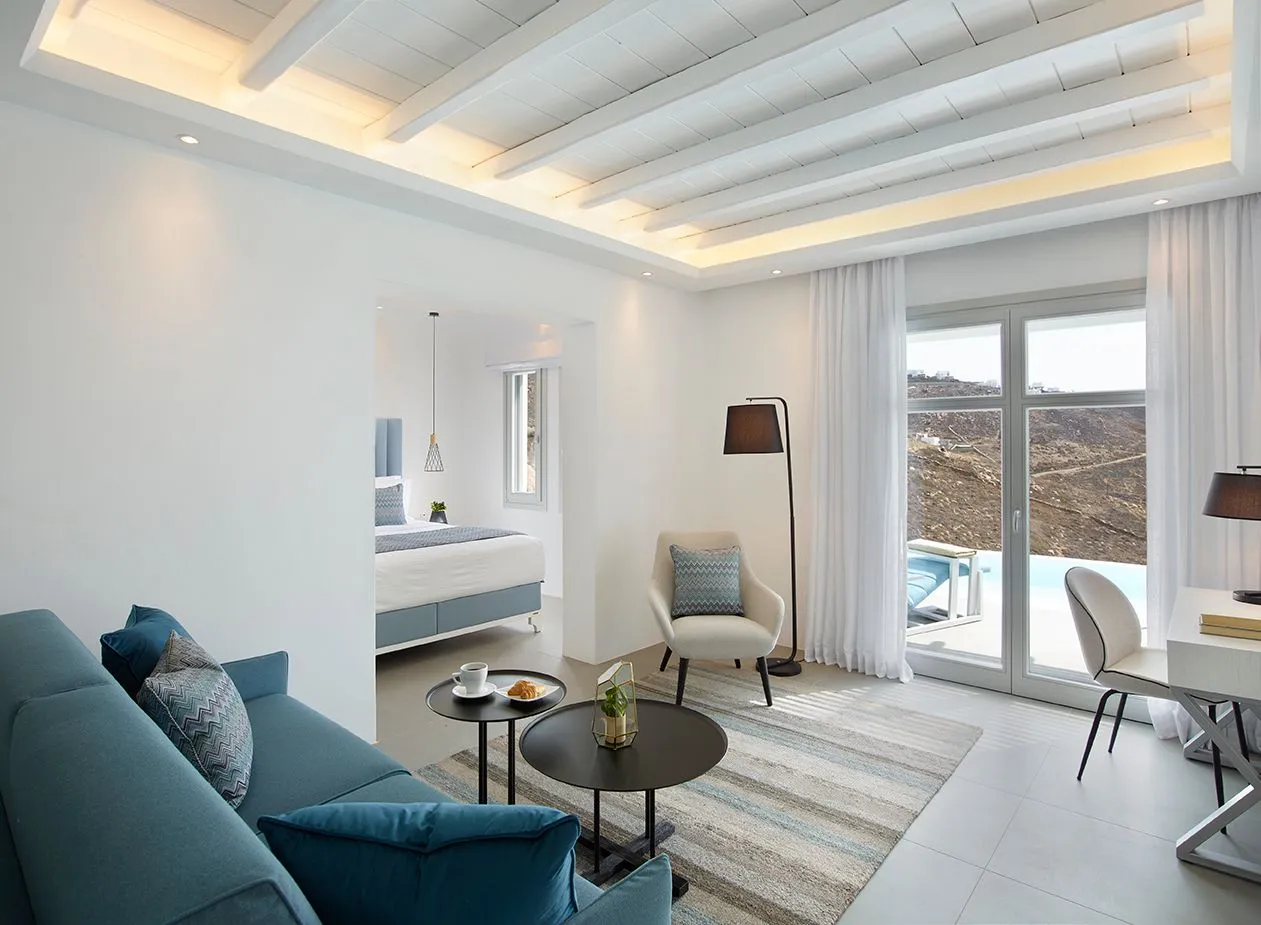 Grand Suite with Private Pool &amp; Panoramic Sunset View - 42 m²