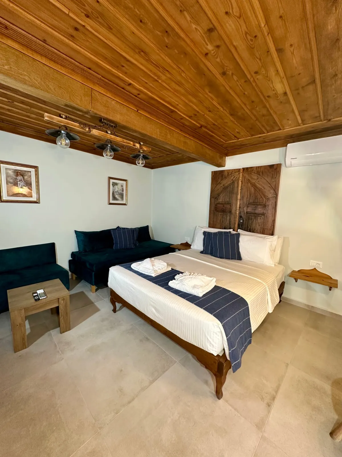 Deluxe Suite with an outdoor Jacuzzi